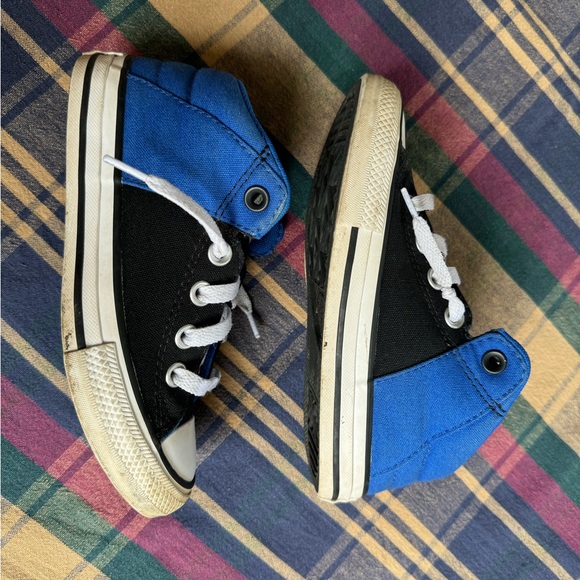 Kids Converse Chuck Taylor All Star Axel Mid Shoes - Picture 4 of 10